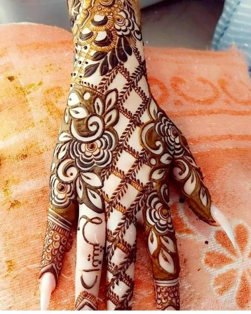Instagram Stylish Back Hand Mehndi Design