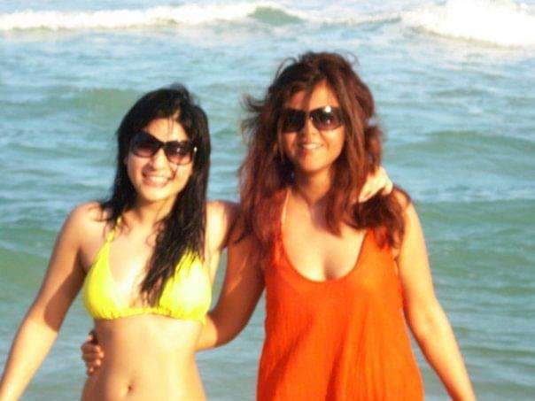 Maria Wasti and Ayesha Omer Beach Pics Leak