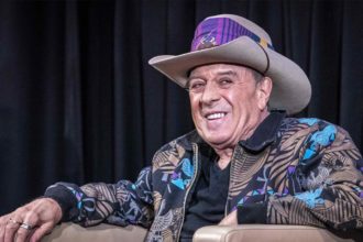 Molly Meldrum Urinating