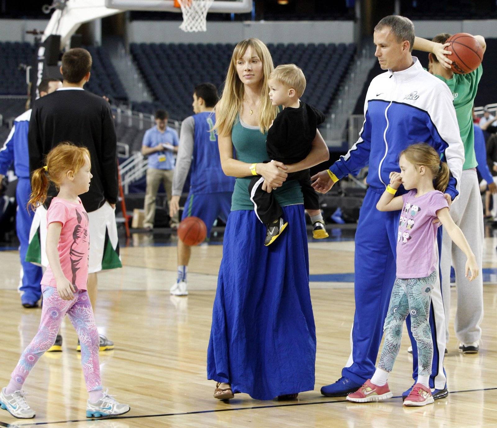 Andy Enfield and his wife, Amanda, along with daughters Aila and Lily and son Marcum, Photo